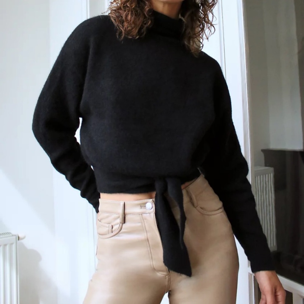 Aritzia Wilfred Lorin Black Sweater sz S